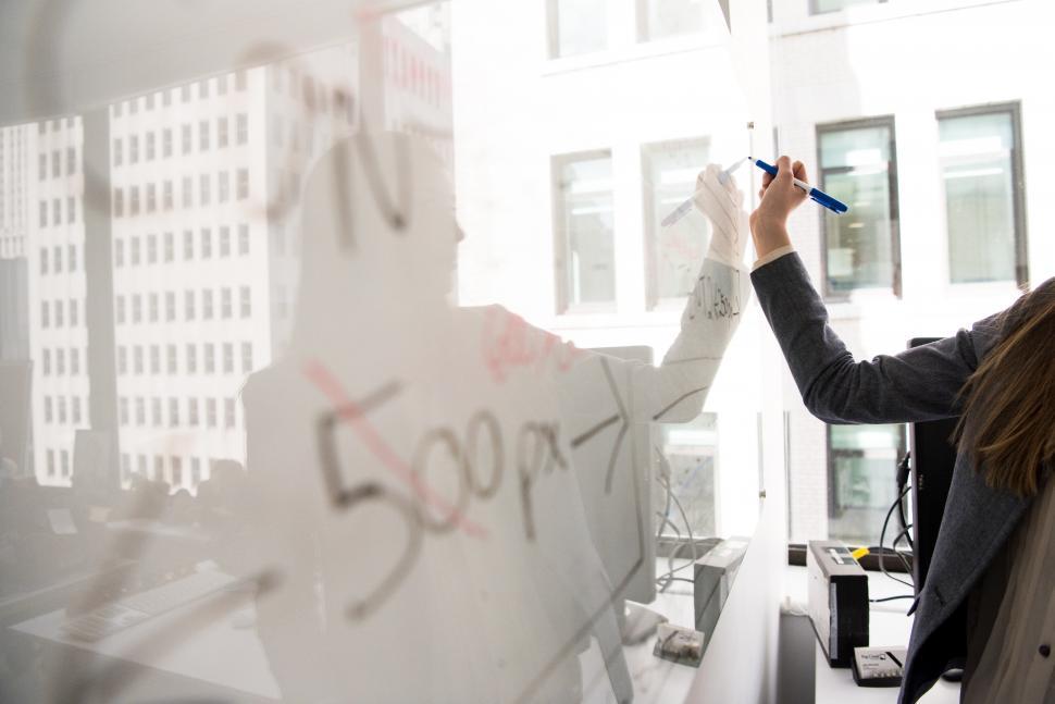 Free Image of Business woman with marker pen and whiteboard 