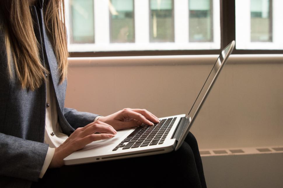 Free Image of Female executive with laptop in office 