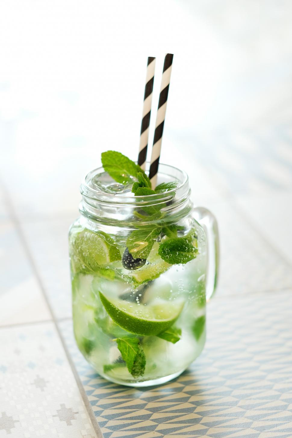 Free Image of Cocktail with mint and lime 