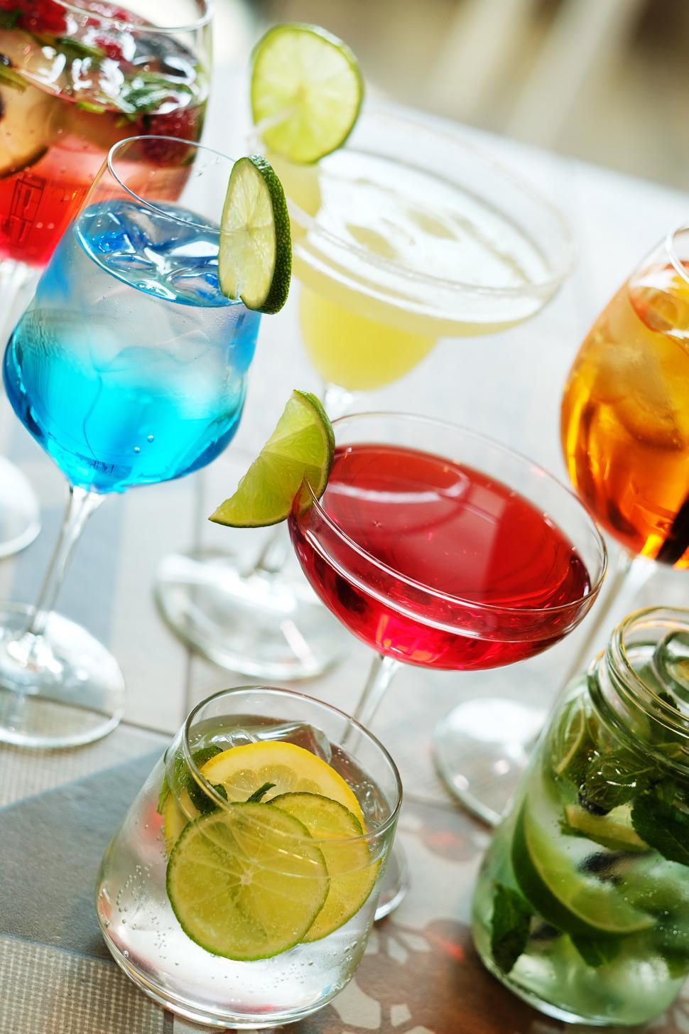 Free Image of Assorted Cocktails 