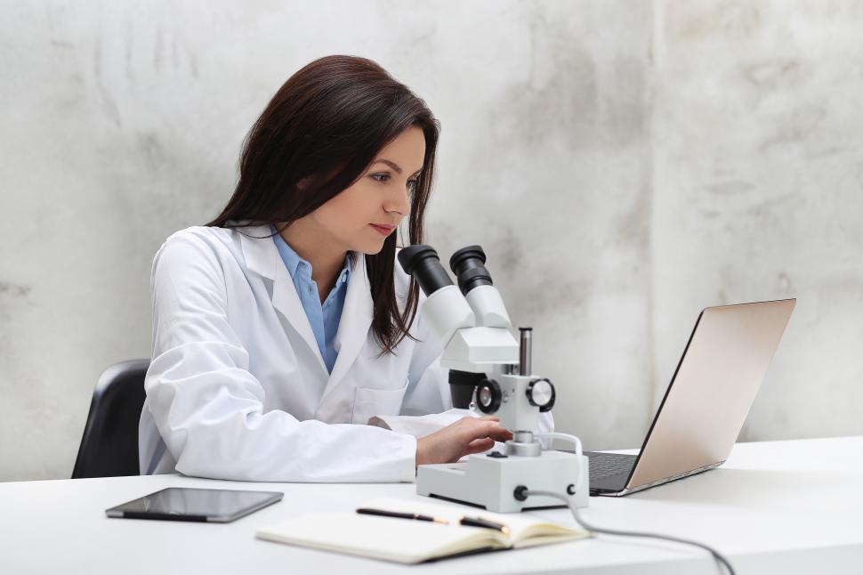 Free Image of Technician with microscope and laptop 