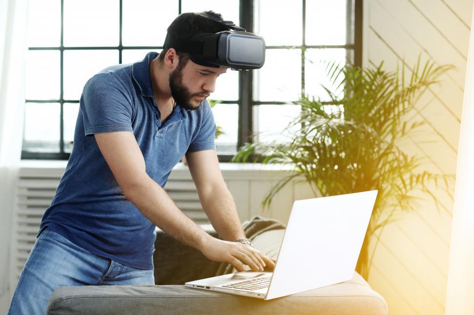 Free Image of Man with VR headset 