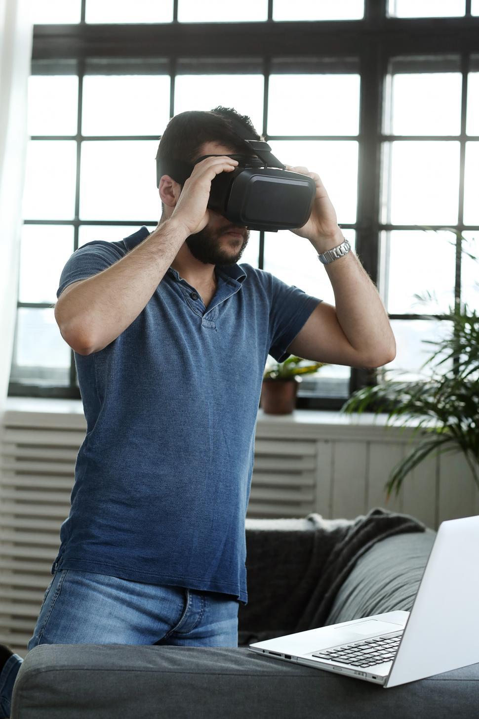 Free Image of Man wearing VR headset 