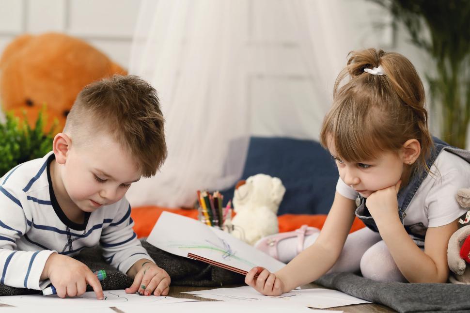 Free Image of Two children drawing together 