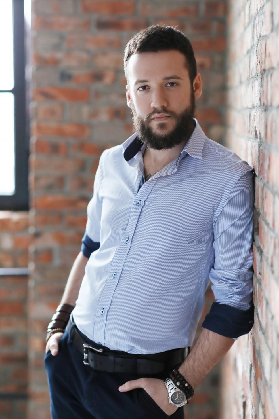 Free Image of Casual man with beard 