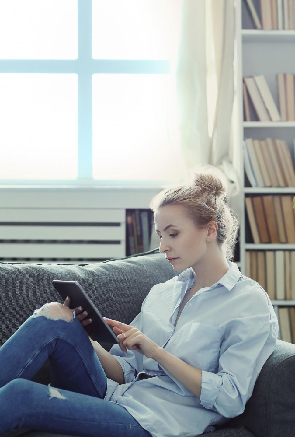 Free Image of Woman relaxing with tablet device 