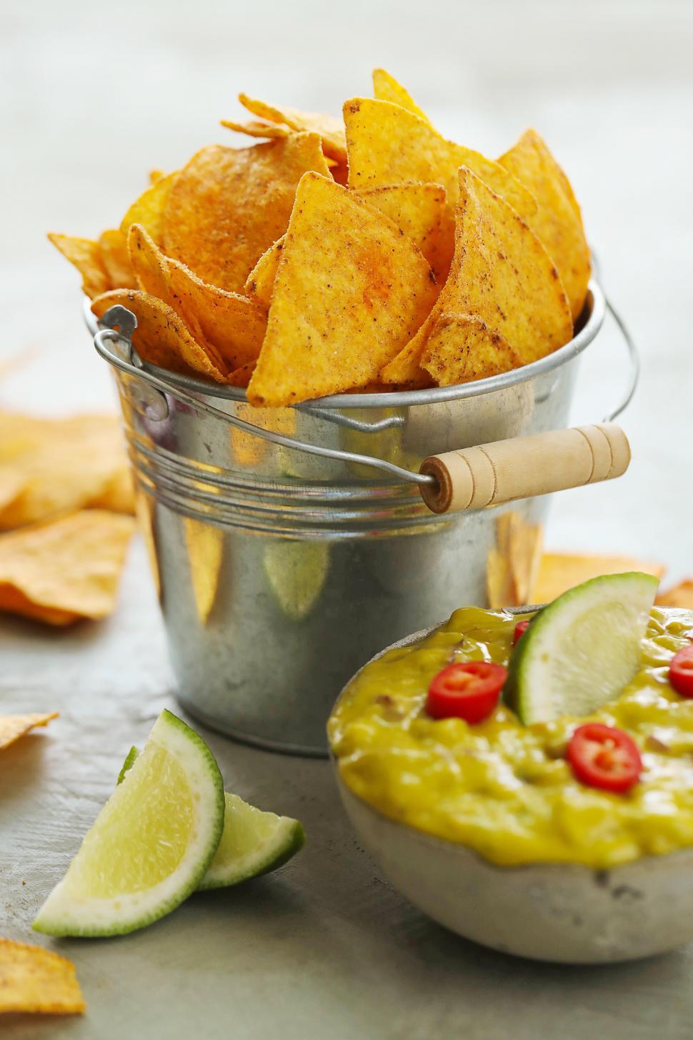 Free Image of Tortilla chips and guacamole  
