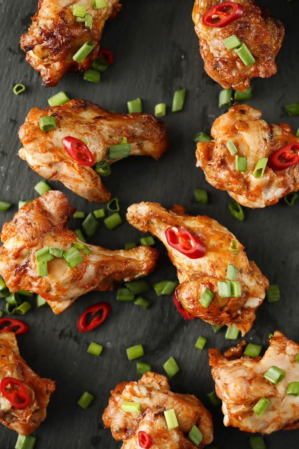 Free Image of Roasted chicken legs with garnish 