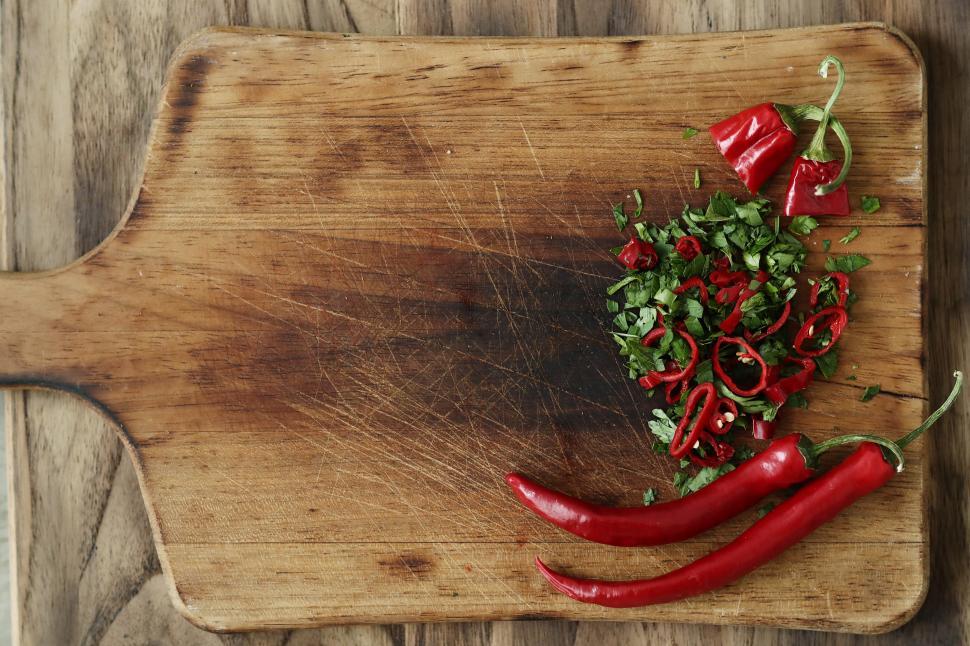 Free Image of Chili pepper on cutting board 