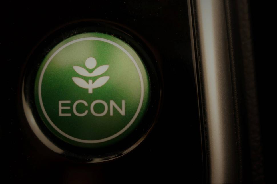 Free Image of Green econ icon in a car  