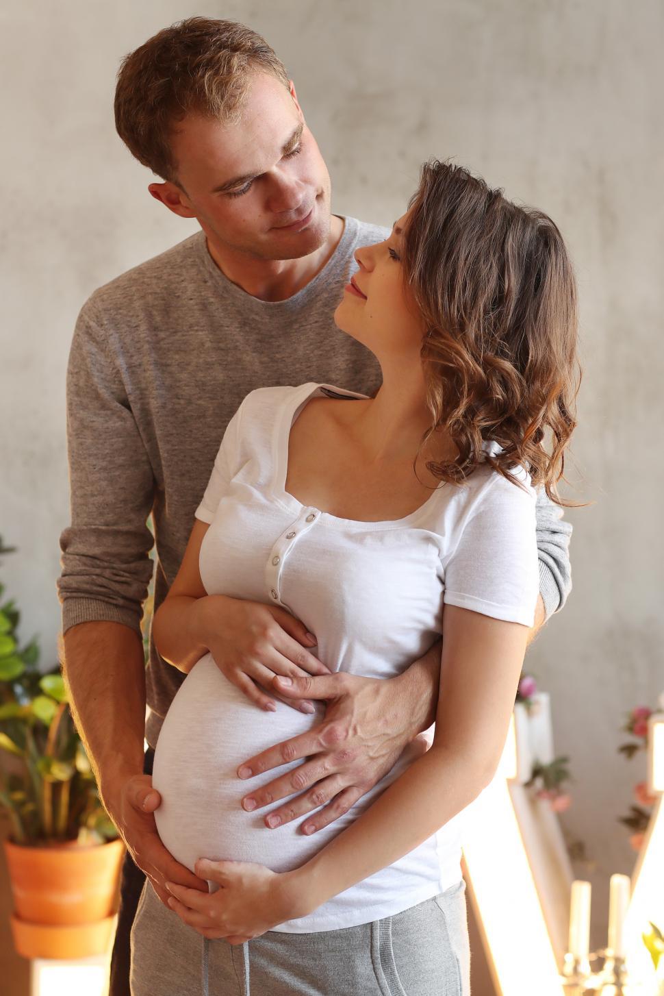 Free Image of Pregnant couple share a moment together 