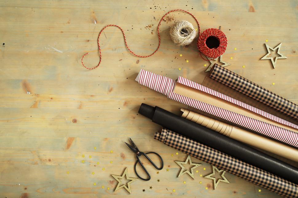 Free Image of Gift Wrapping Supplies 