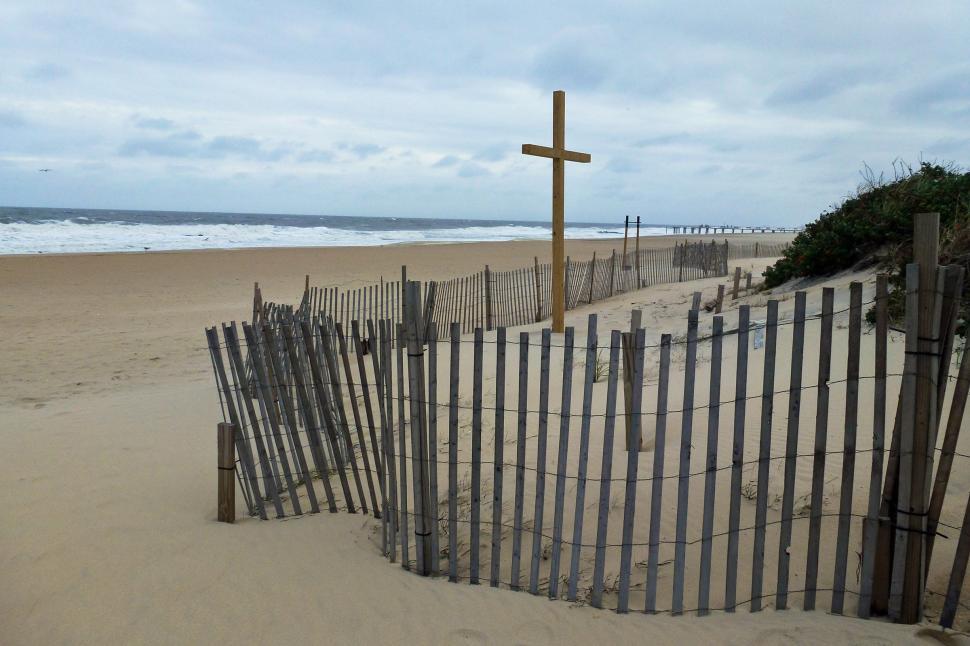 Free Image of Cross On Beach 