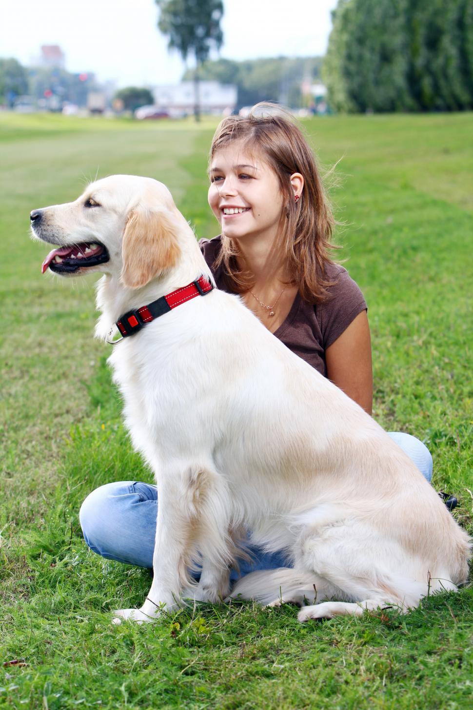 Free Image of Woman and a dog sitting together 