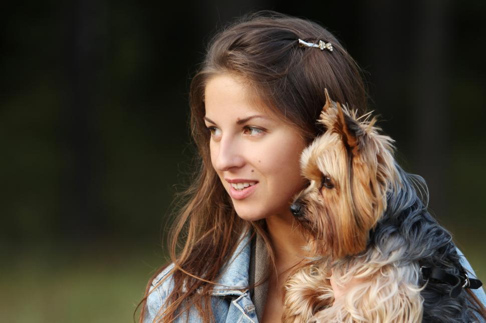 Free Image of Woman and small dog 
