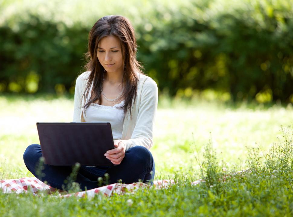 Free Image of Woman with laptop sitting outside 