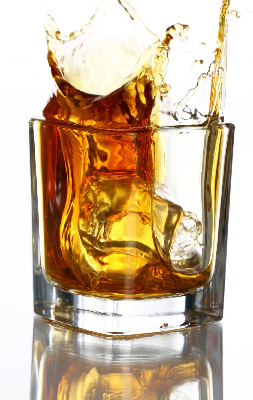 Free Image of Splashes of whiskey 