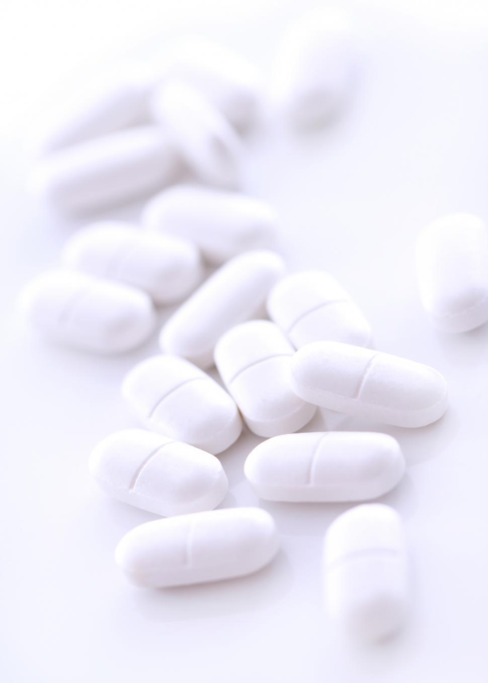 Free Image of White pills 