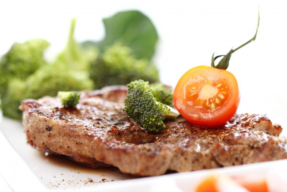 Free Image of Tasty steak with vegetables 