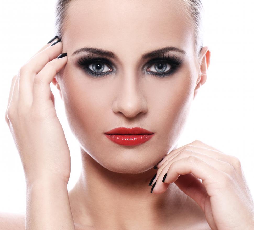 Free Image of Beautiful woman with dramatic makeup 