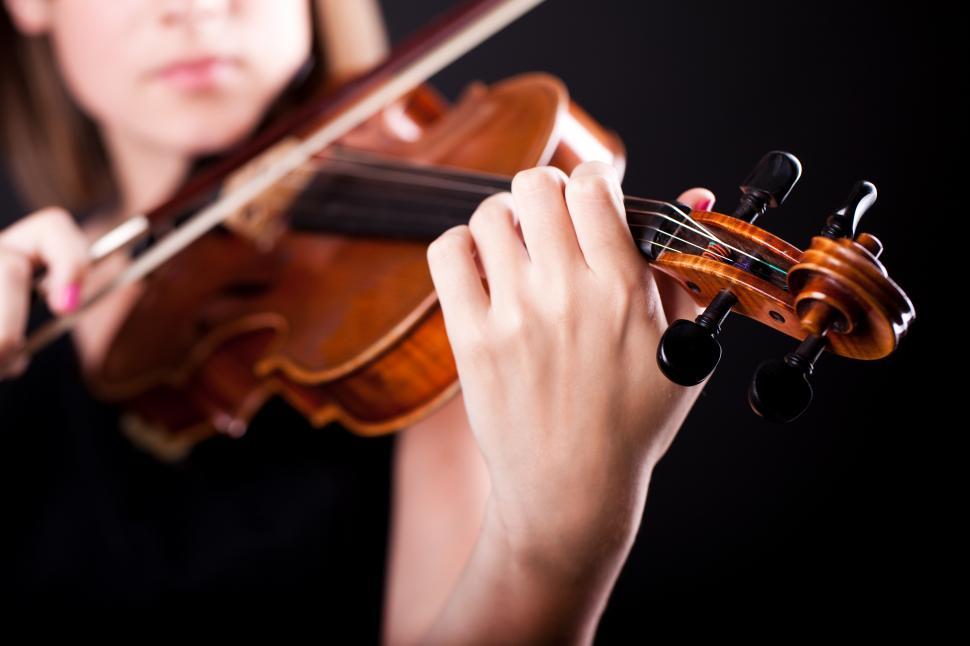 Free Image of Woman with the violin 
