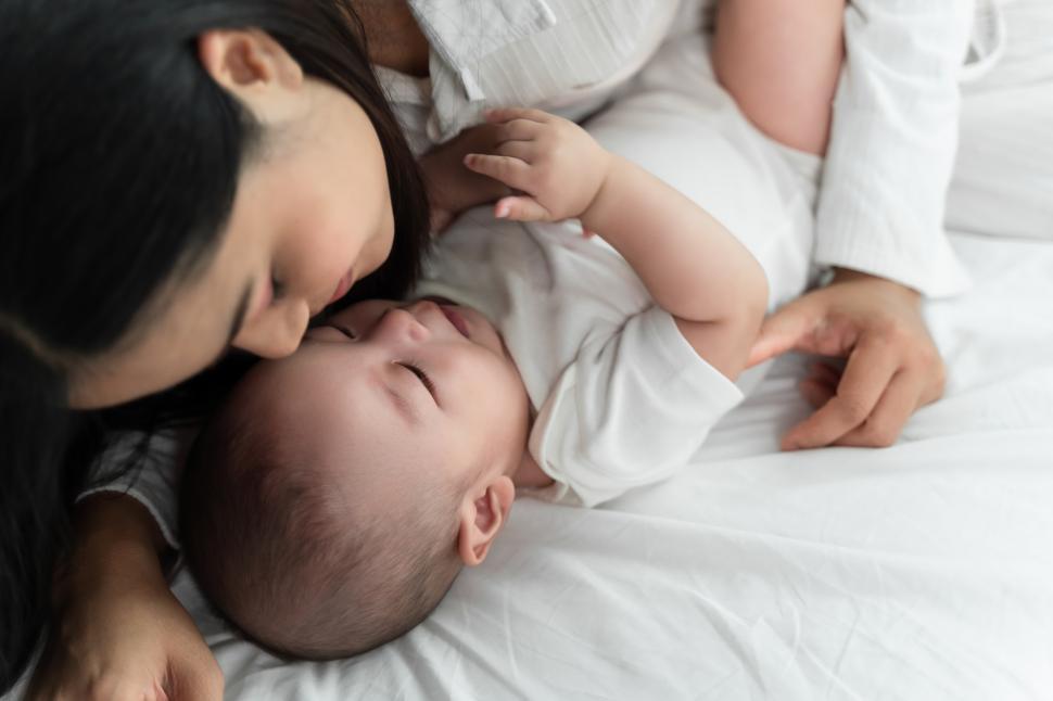 Free Image of Young beautiful asian mother with newborn 