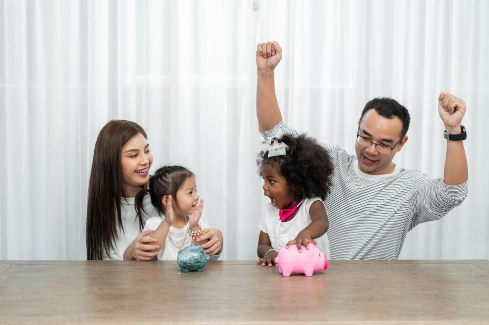 Free Image of family savings, budget planning, childrens pocket money, Asian 