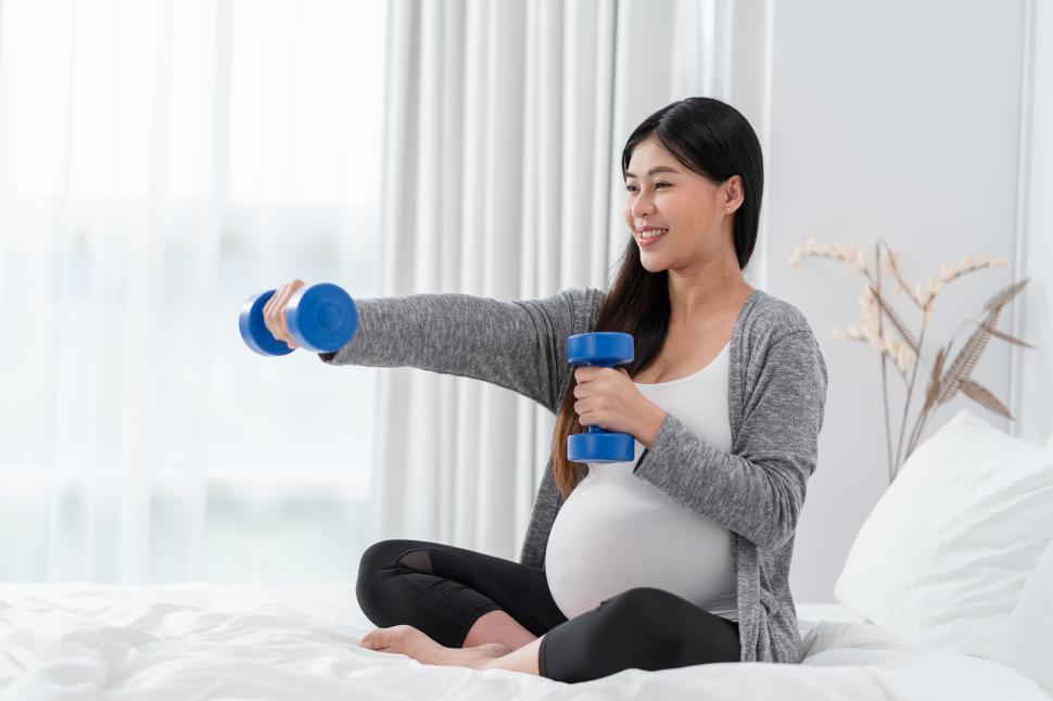 Free Image of Prenatal workout 