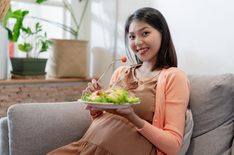 Free Image of Pregnant woman eating natural vegetables 