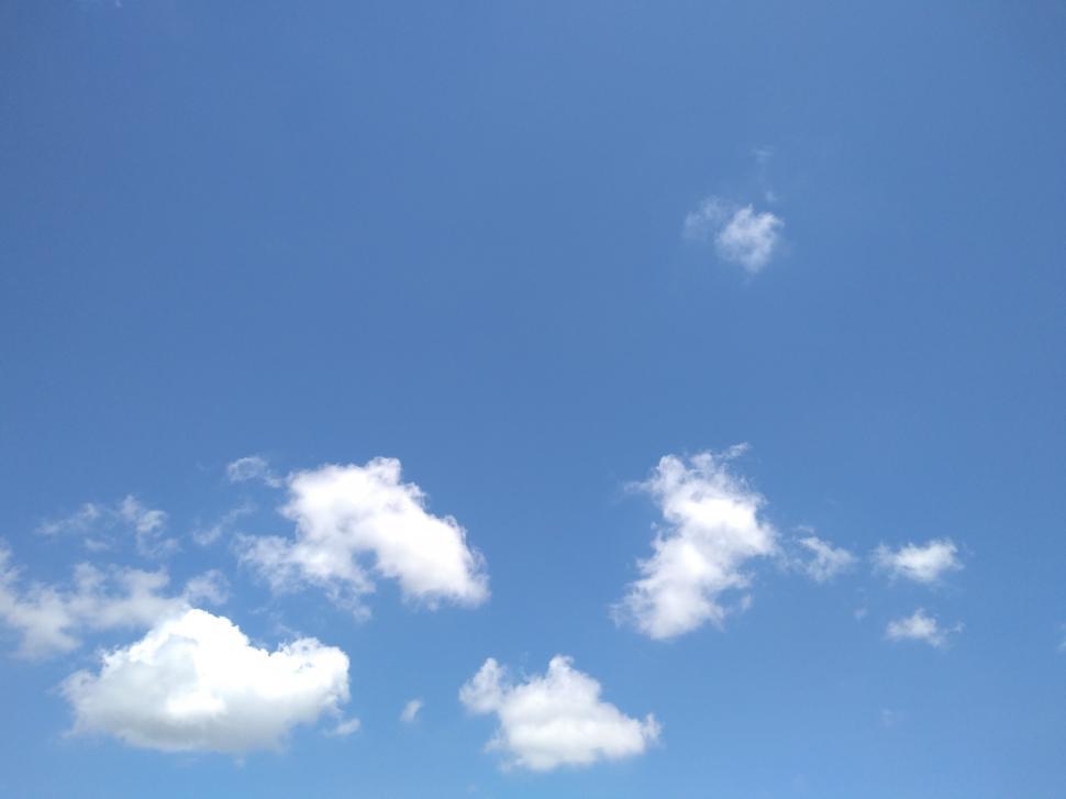 Free Image of Summer Blue Sky  