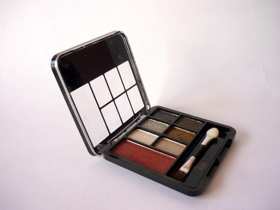 Free Image of Open Makeup Kit With Brush and Eye Shadow 