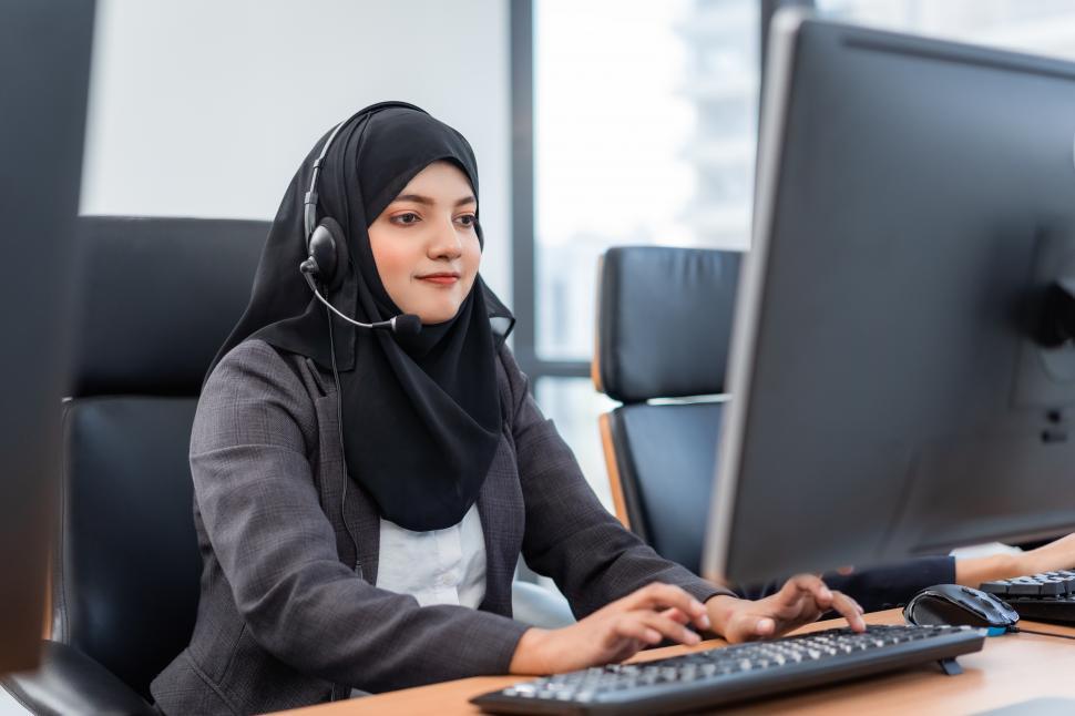 Free Image of Arabian or Muslim woman works as call center operator 