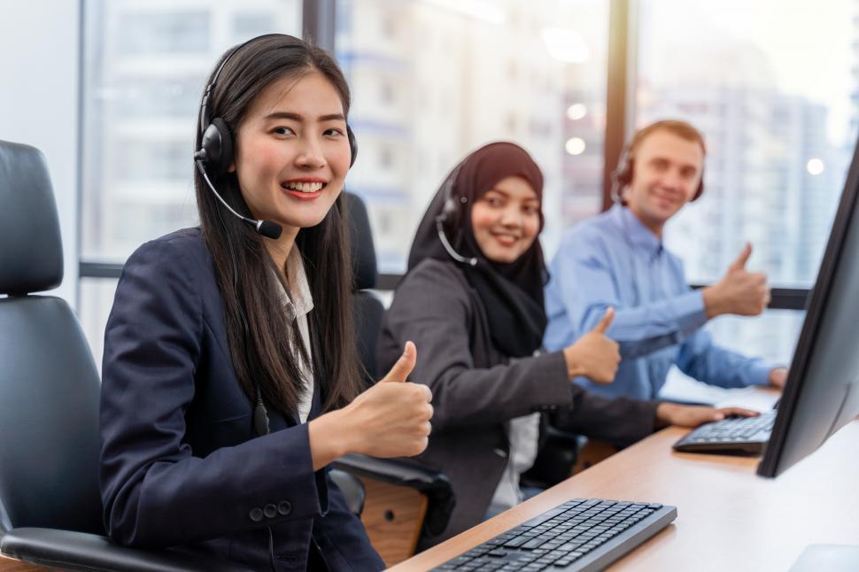 Free Image of Diverse group of call center workers 