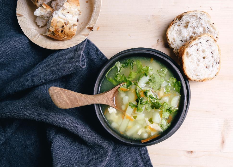 Free Image of Delicious soup and bread 