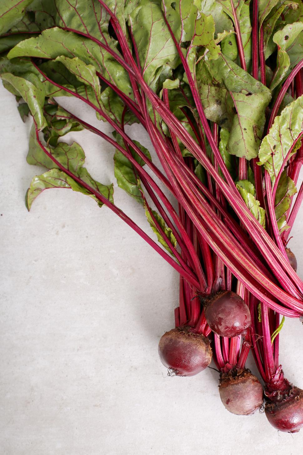 Free Image of Beets with greens 
