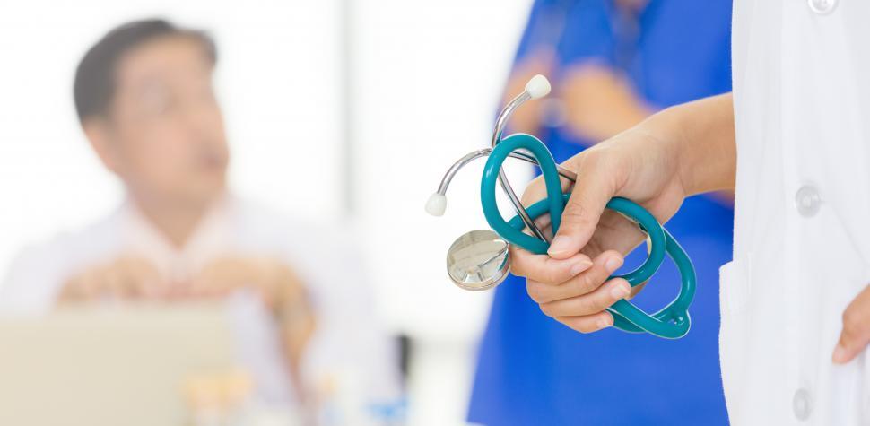 Free Image of Hand is holding a stethoscope. 