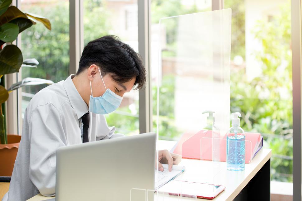 Free Image of Employees worked in offices during the outbreak of illness 