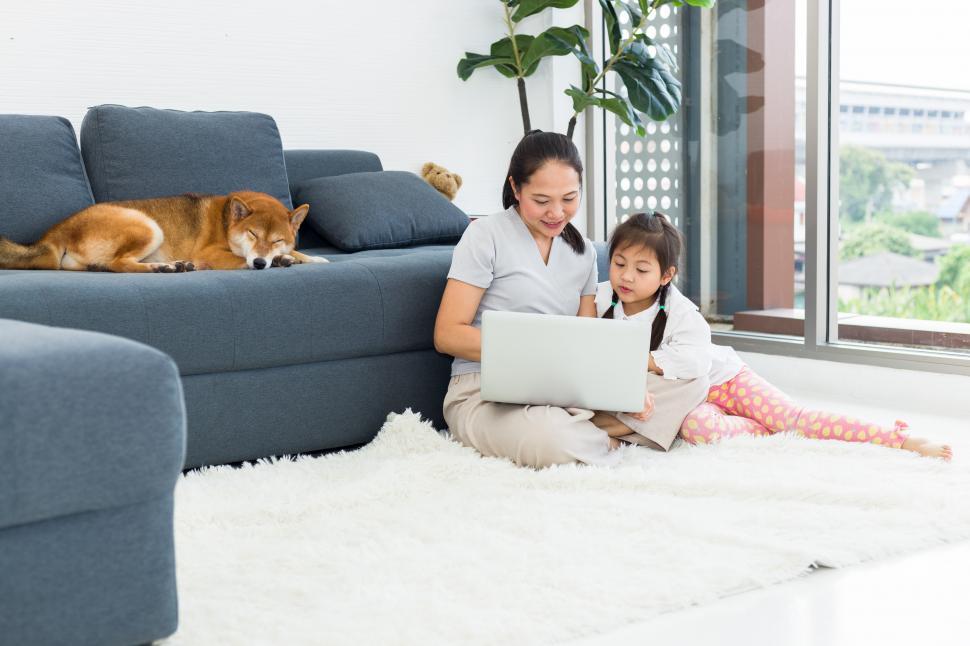 Free Image of Asian mother and daughter spend their vacations in the living room 