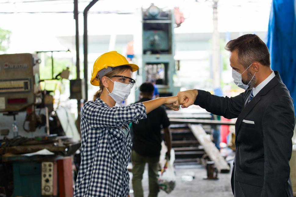 Free Image of Engineer and business guy bump fists 