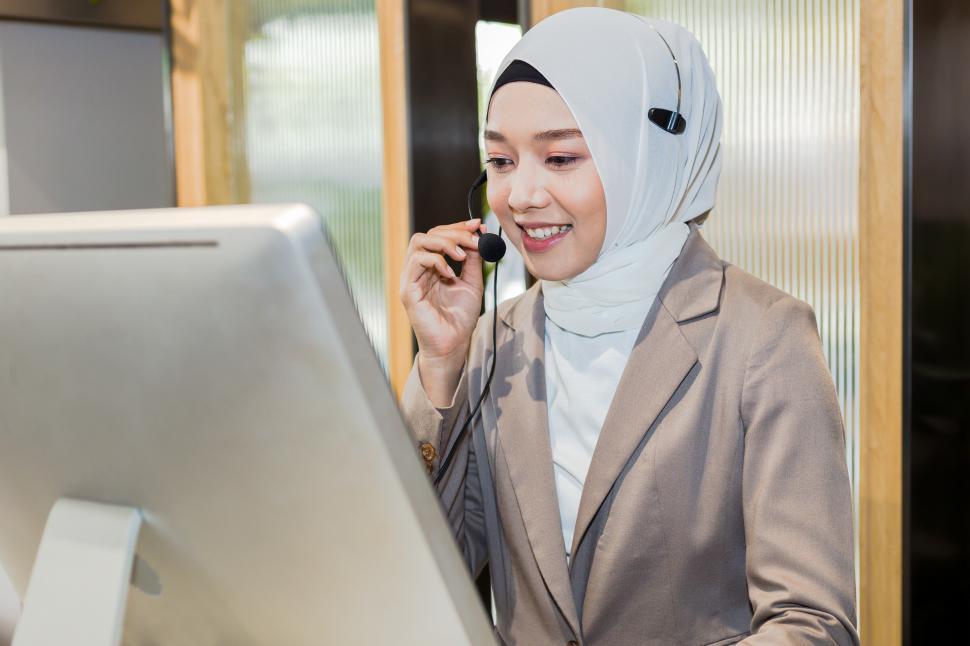 Free Image of Woman talking with headset 