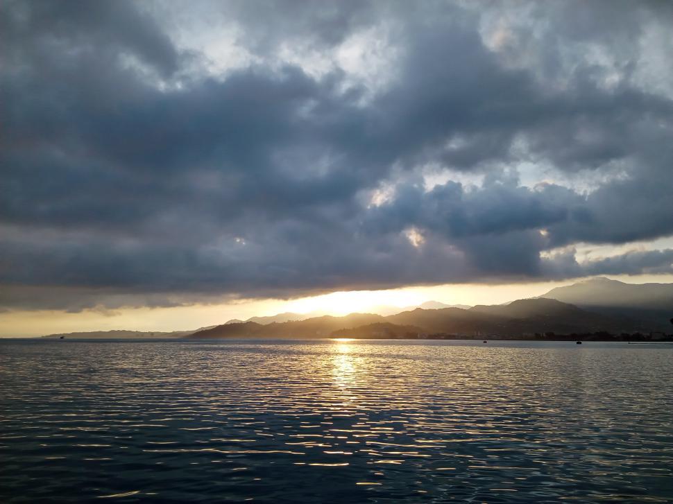 Free Image of Sunrise over the sea  