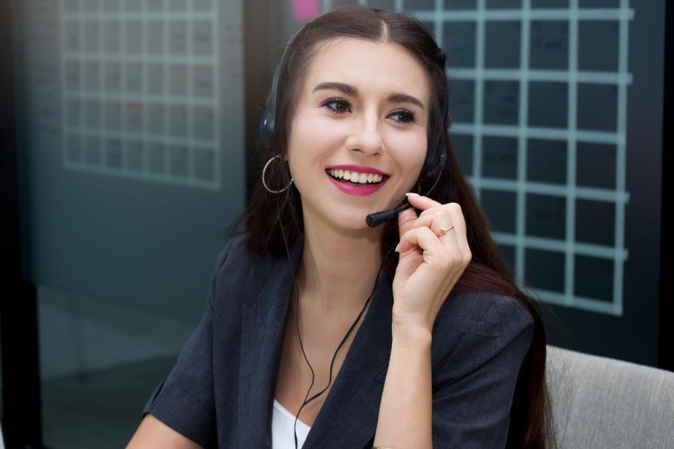 Free Image of Smiling caucasian woman call center with microphone headset 