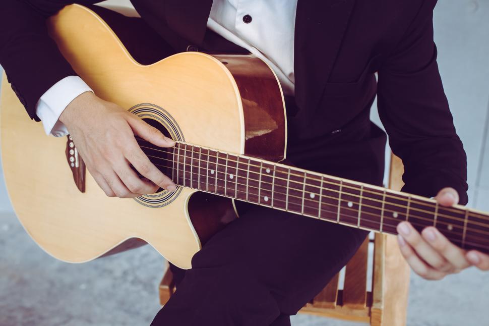 Free Image of Acoustic guitar player 