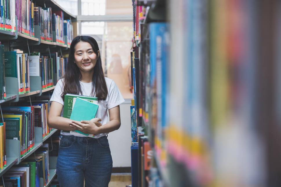 Free Image of Student in school library 