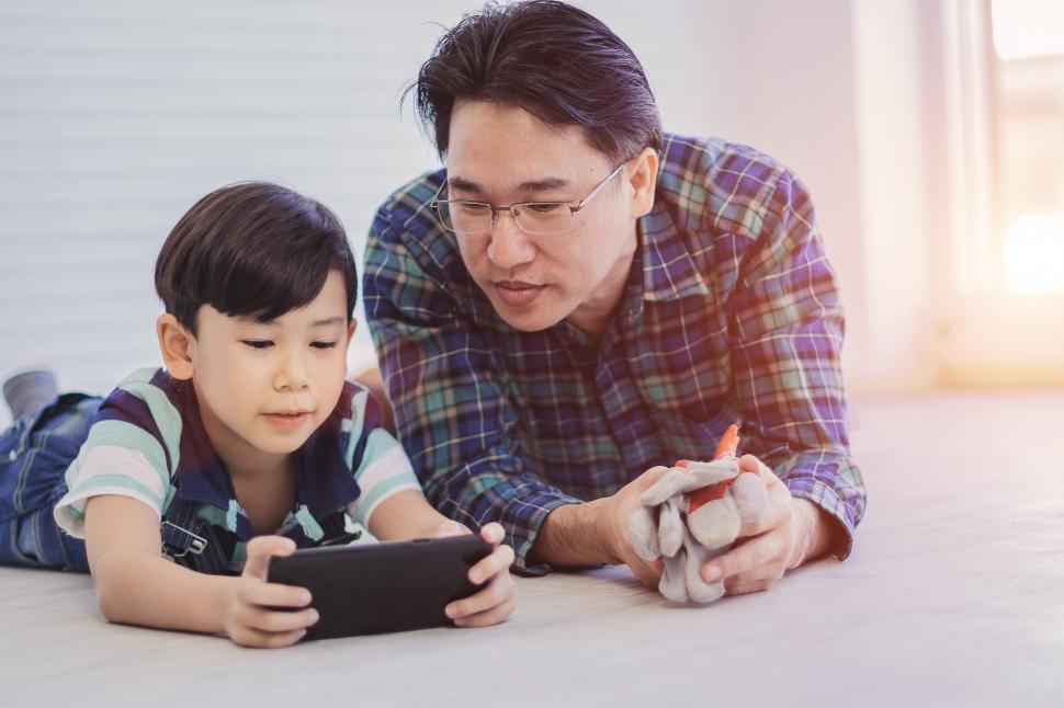 Free Image of Father and son use smartphone 