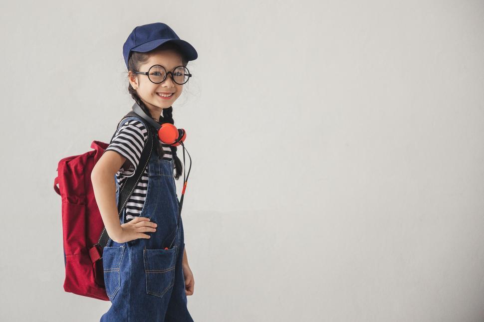 Free Image of Back to school. Little girl is ready. 