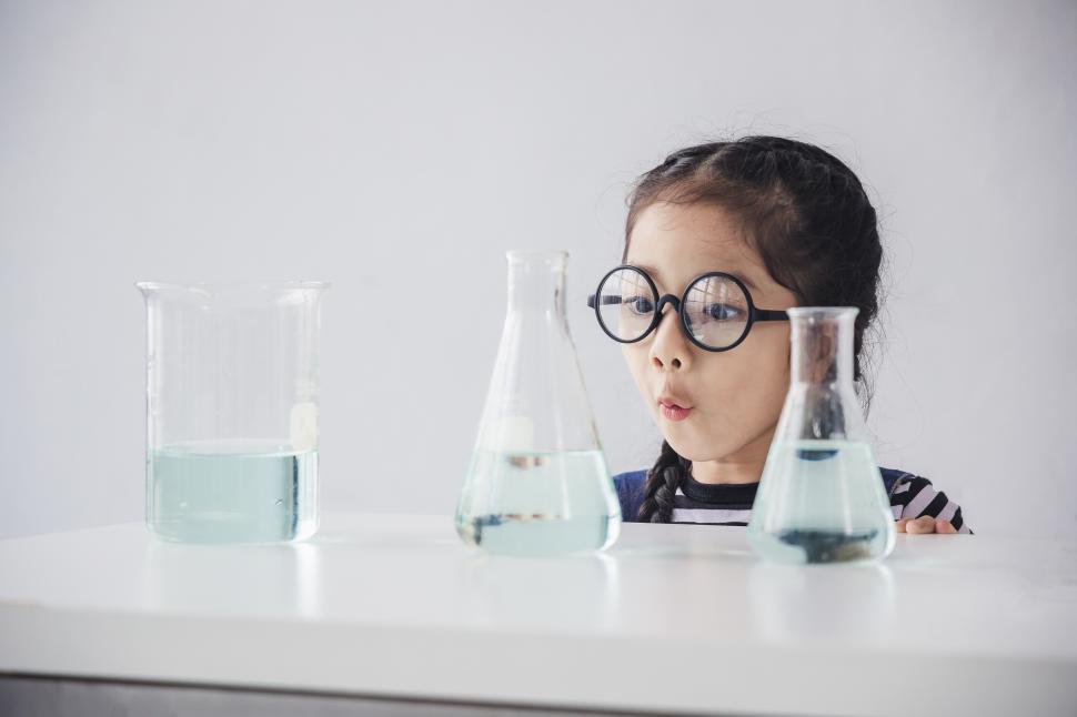 Free Image of Child amazed by science 