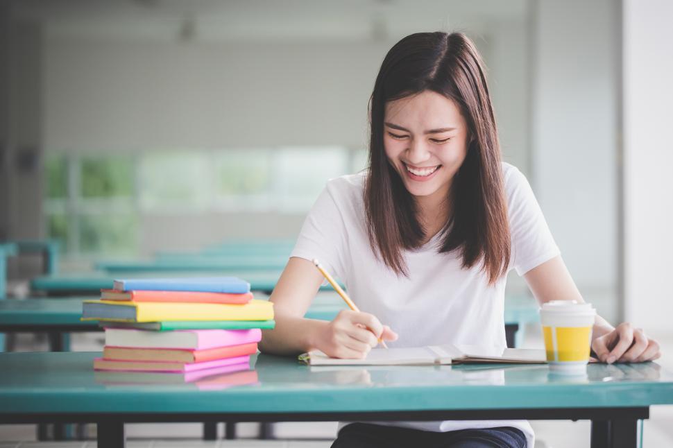 Free Image of Smiling student studying 