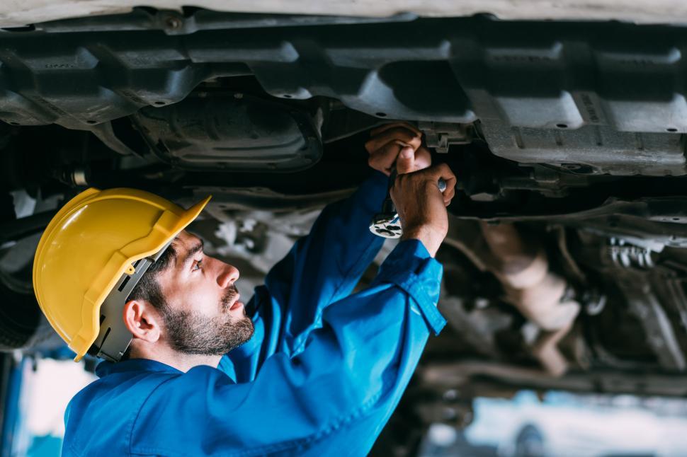 Free Image of auto repairman fixing car 