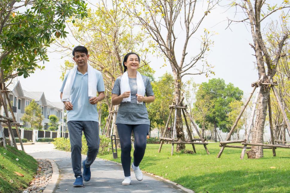 Free Image of Senior couple running together in the morning 